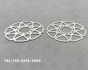 變形的鋁板如何快速調(diào)平呢？用什么機(jī)器呢？</a>