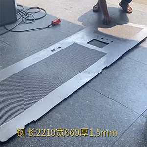 1.5mm厚機(jī)柜網(wǎng)板矯平機(jī)-高精密機(jī)箱機(jī)柜整平機(jī)-一次校平，沖孔網(wǎng)無反彈